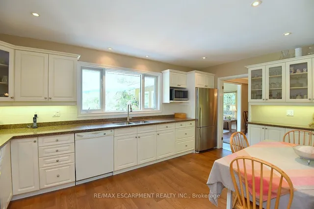 Additional image 15 of 219 Strathcona Dr