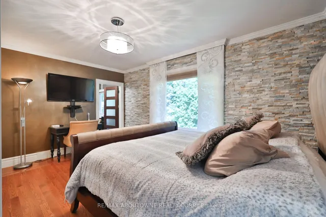 Additional image 46 of 24 School St