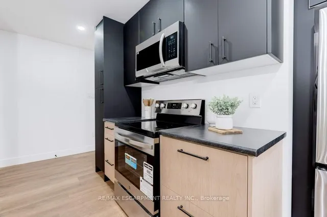 Additional image 12 of 8 Whitfield Ave