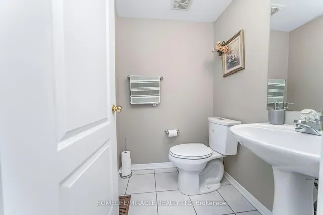 Additional image 16 of 17 Mainard Cres