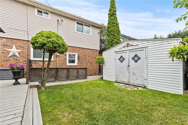 Additional image 30 of 992 Garth St