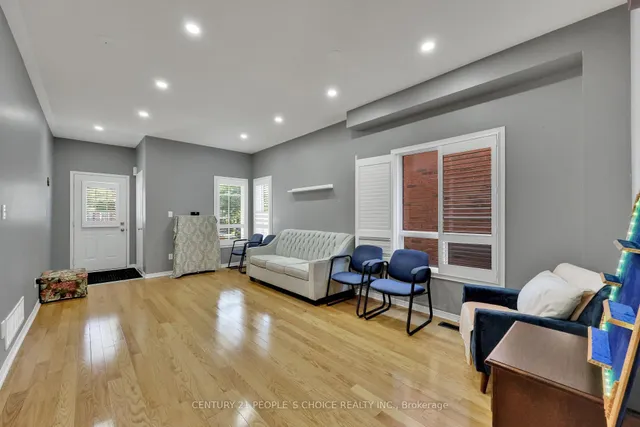 Additional image 5 of 46 Commodore Dr