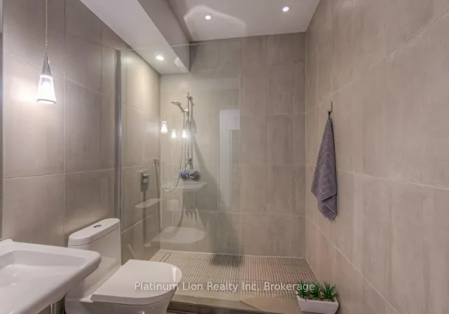 Additional image 20 of 36 James St Unit 1102