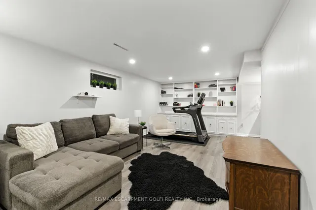 Additional image 28 of 43 Belair Dr