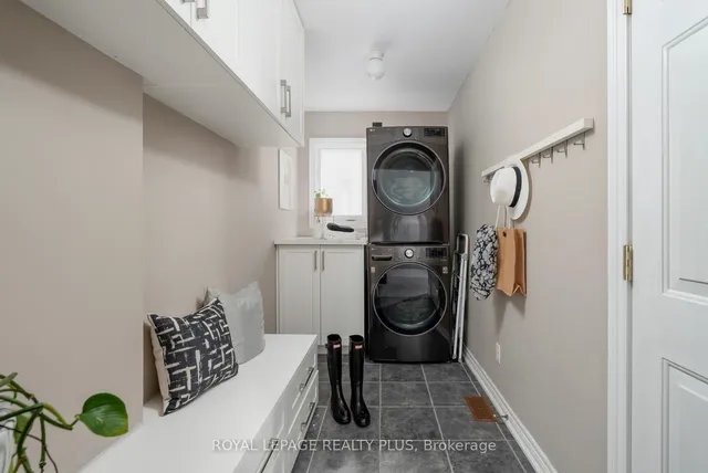 Additional image 34 of 1059 McClenahan Cres