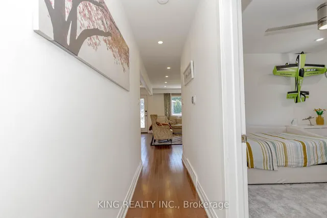 Additional image 31 of 28 AINSLIE Ave