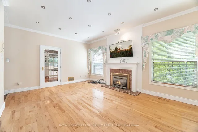 Additional image 12 of 14 Starling Crt