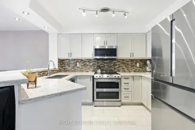 Additional image 12 of 1233 Lamont Cres