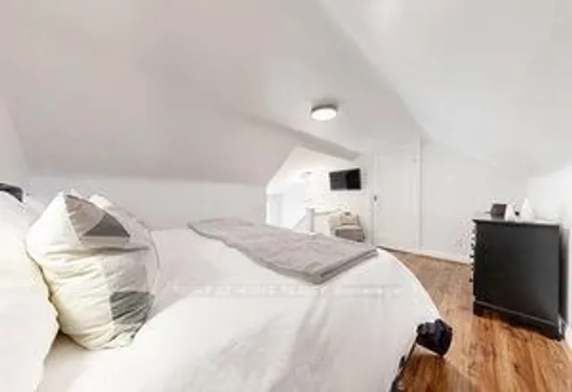 Additional image 18 of 66 CLIVEDEN Ave