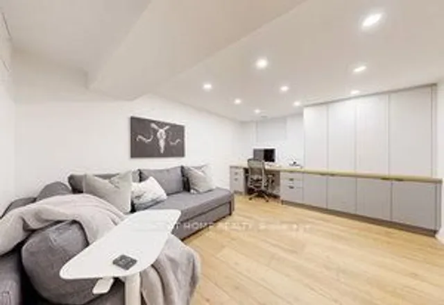 Additional image 30 of 66 CLIVEDEN Ave