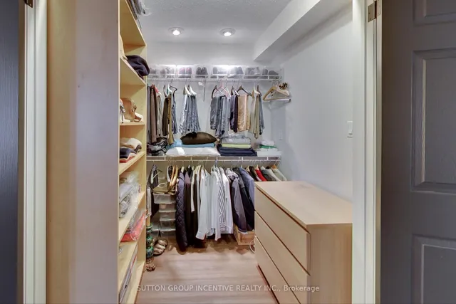 Additional image 47 of 11 Safari Crt