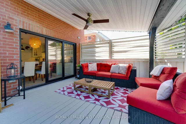 Additional image 41 of 2448 Capilano Cres