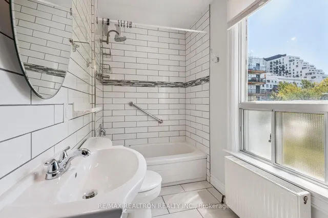 Additional image 33 of 10 Coxwell Ave