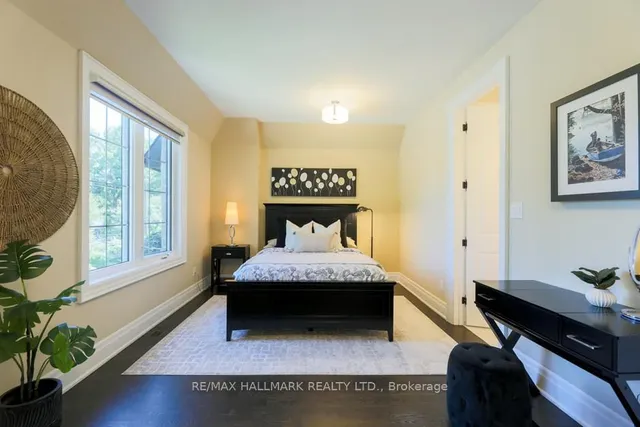 Additional image 23 of 44 Scarboro Cres