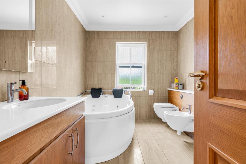 Additional image 14 of Pottersheath Road, Welwyn