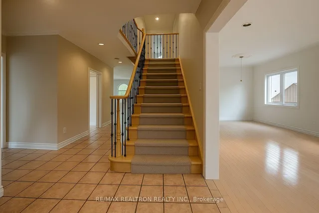 Additional image 3 of 25 Model Ave