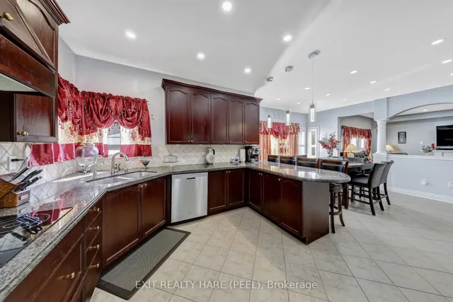 Additional image 17 of 23 Fontainebleu Rd