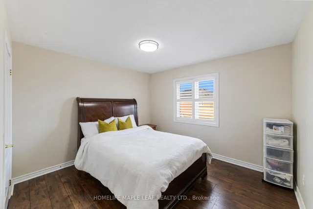 Additional image 34 of 18 Regis Circ