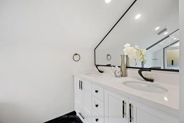 Additional image 23 of 48 Silverthorn Ave