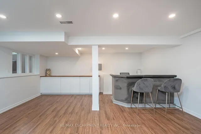 Additional image 32 of 406 Oakwood Dr