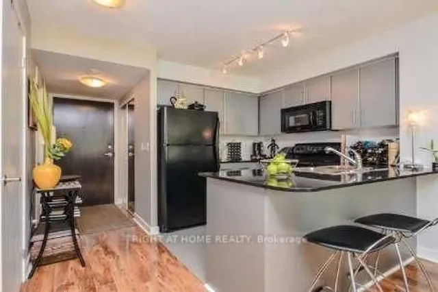 Additional image 2 of 12 Yonge St Unit 503