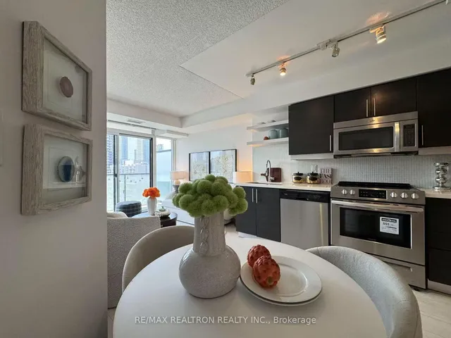 Additional image 13 of 400 Adelaide St Unit 1909