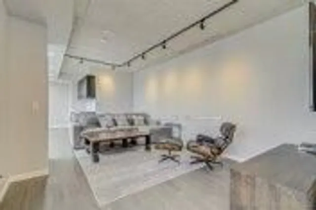 Additional image 4 of 7 Smith Cres Unit Ph 810