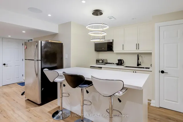 Additional image 45 of 422 Hinton Terr