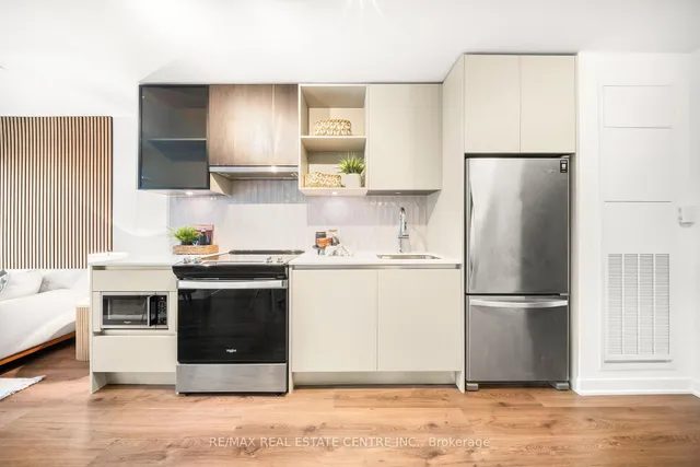 Additional image 9 of 405 Dundas St Unit 813