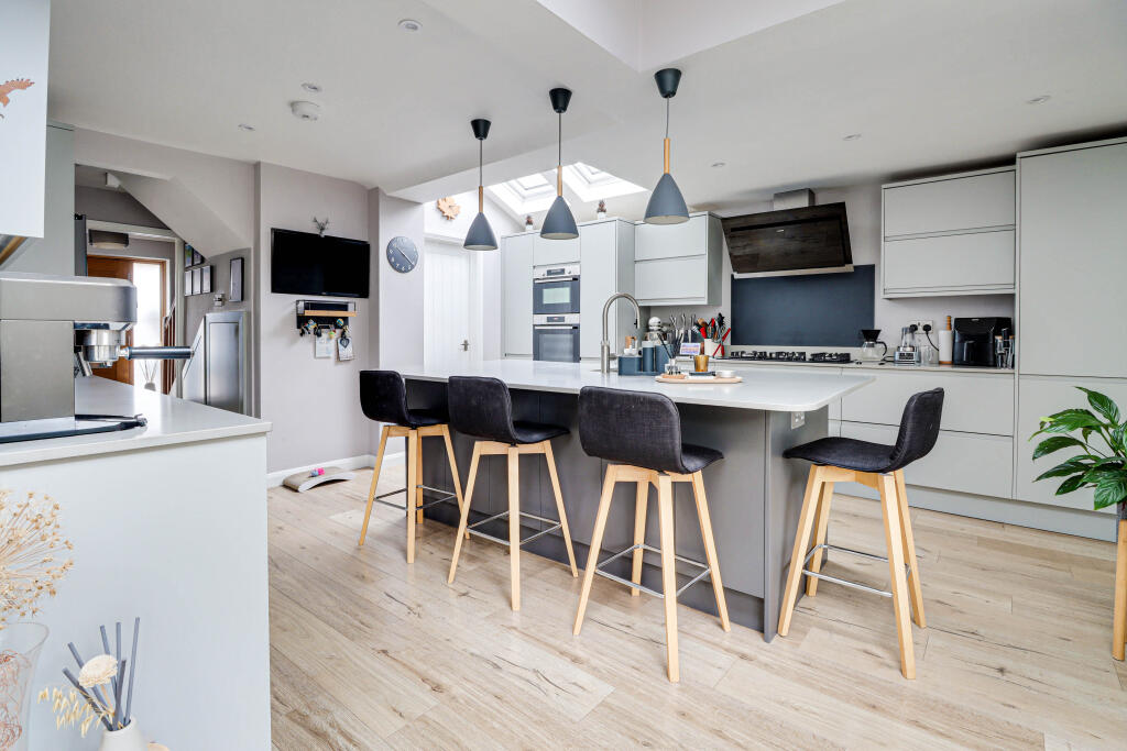 Additional image 3 of Springfield Crescent, Harpenden, Hertfordshire, AL5