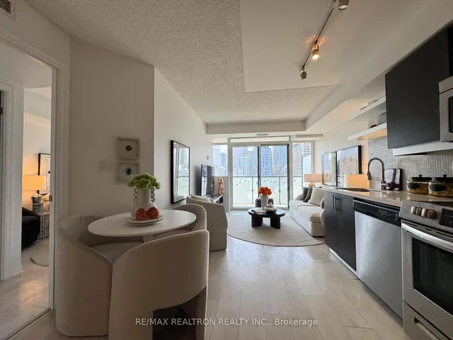 Additional image 3 of 400 Adelaide St Unit 1909