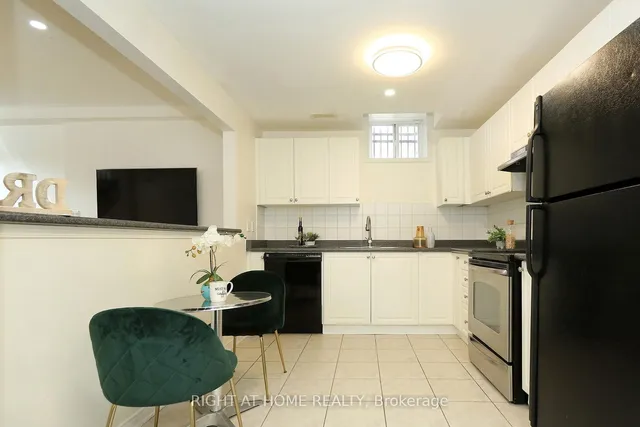 Additional image 29 of 28 Legend Lane