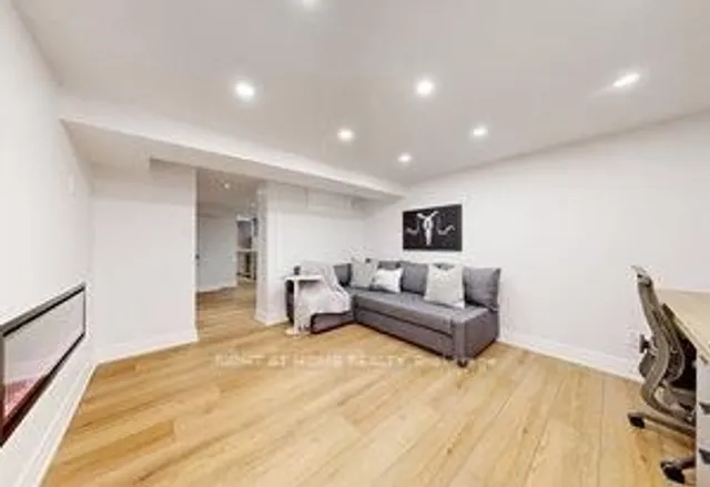 Additional image 32 of 66 CLIVEDEN Ave