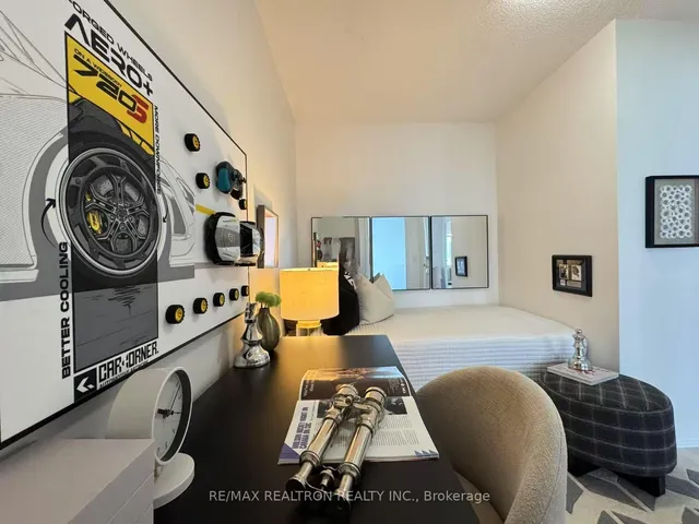 Additional image 9 of 400 Adelaide St Unit 1909