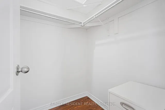 Additional image 29 of 823 Ledbury Cres