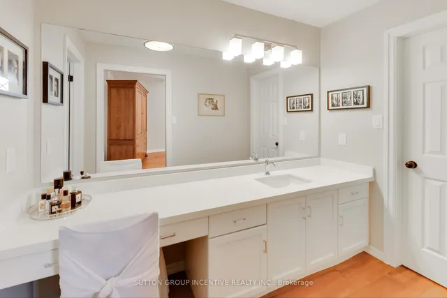 Additional image 32 of 11 Safari Crt