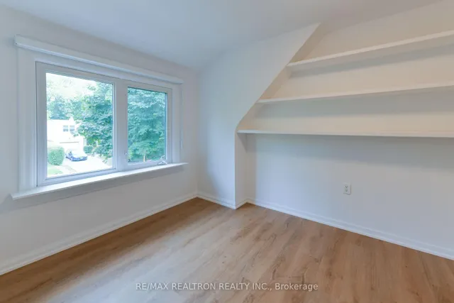 Additional image 29 of 150 Upper Canada Dr