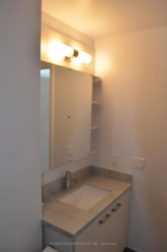 Additional image 6 of 2221 Yonge St Unit 5404