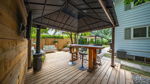 Additional image 33 of 1 YORKDALE Cres