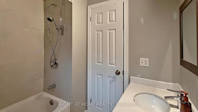 Additional image 15 of 182 mcnicoll Ave