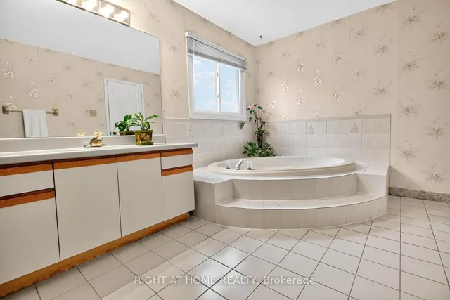 Additional image 22 of 1084 Grandeur Cres