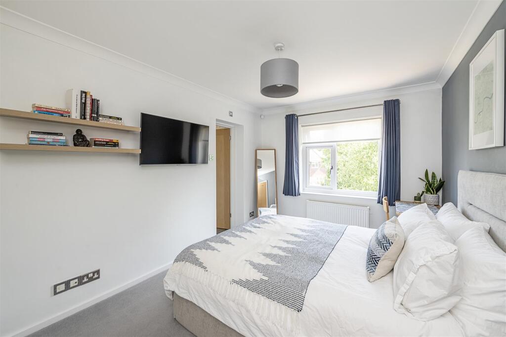 Additional image 8 of Tuffnells Way, Harpenden