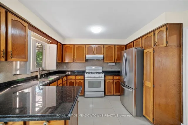 Additional image 6 of 836 Greycedar Cres