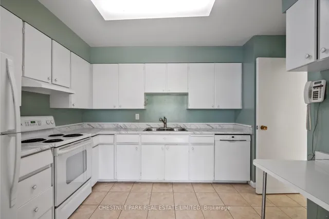 Additional image 8 of 500 Avenue Rd Unit 602