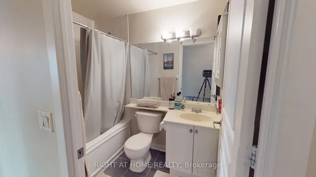 Additional image 7 of 438 Richmond St Unit 908