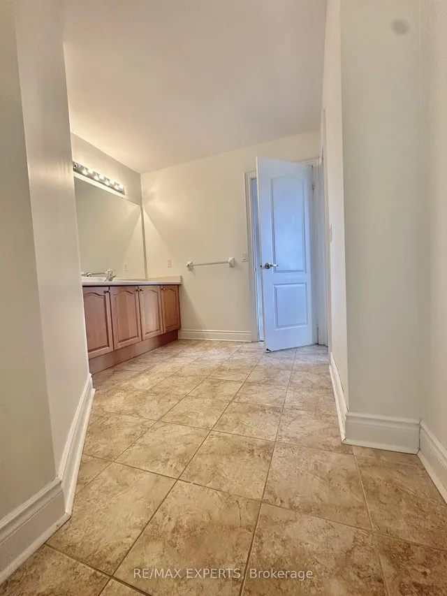 Additional image 25 of 2 Louvre Circ