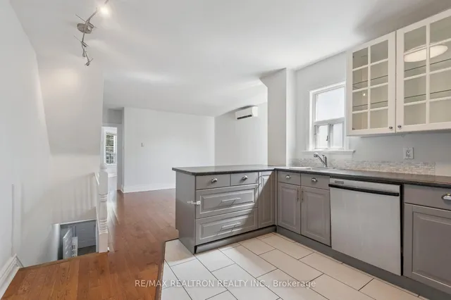 Additional image 28 of 10 Coxwell Ave