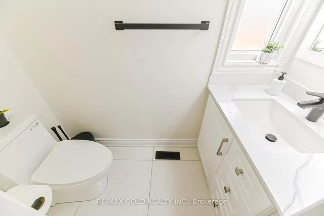 Additional image 17 of 81 Drake Blvd