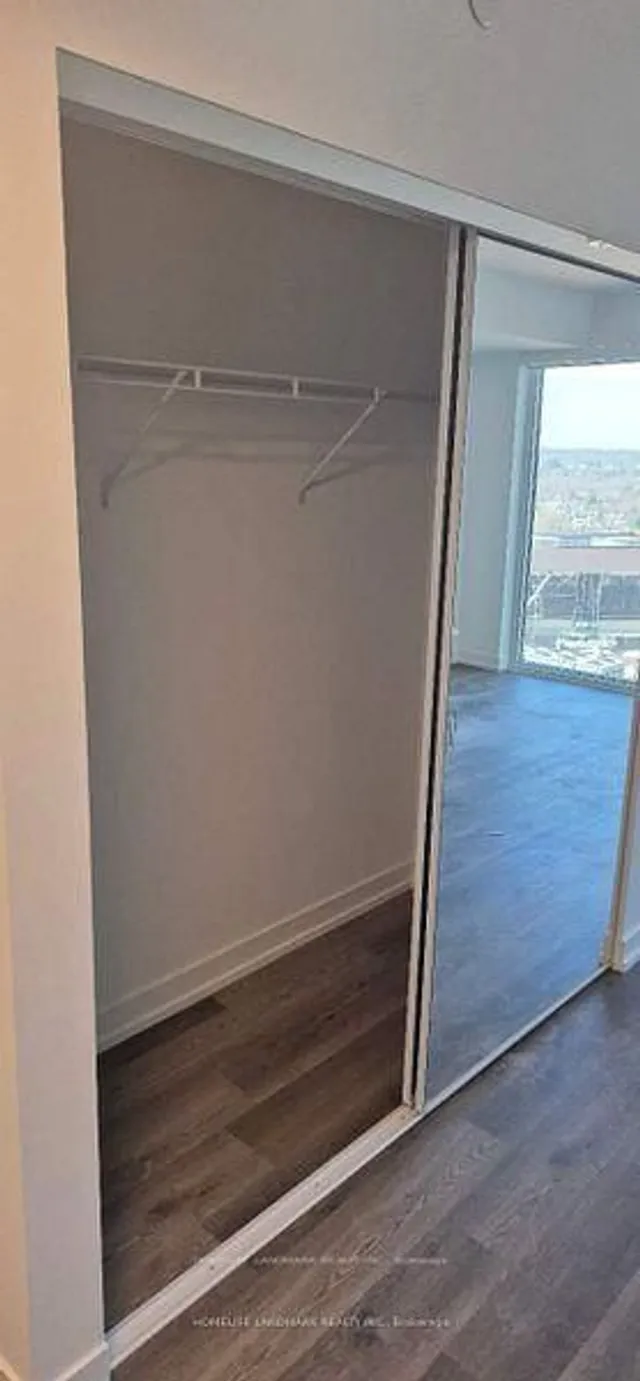 Additional image 8 of 771 Yonge St Unit 1807