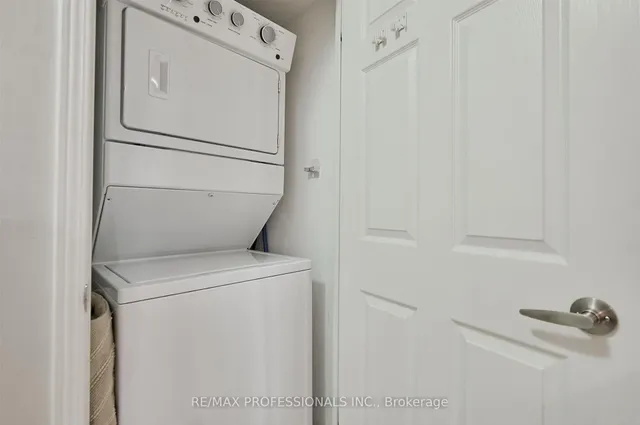 Additional image 16 of 17 Michael Power Pl Unit 814